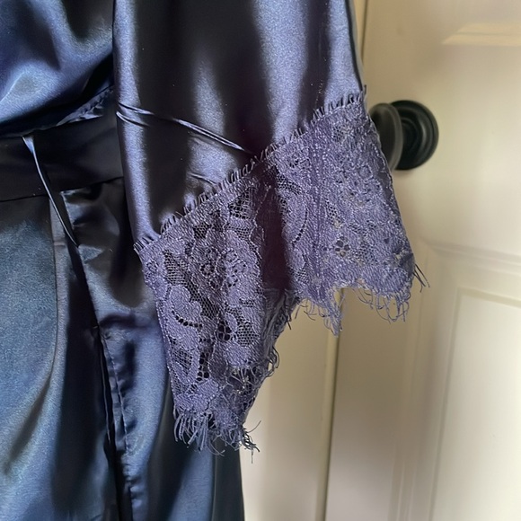 NWOT Navy Satin Lace Short Robe Attached Belt Size M Medium - Picture 2 of 4